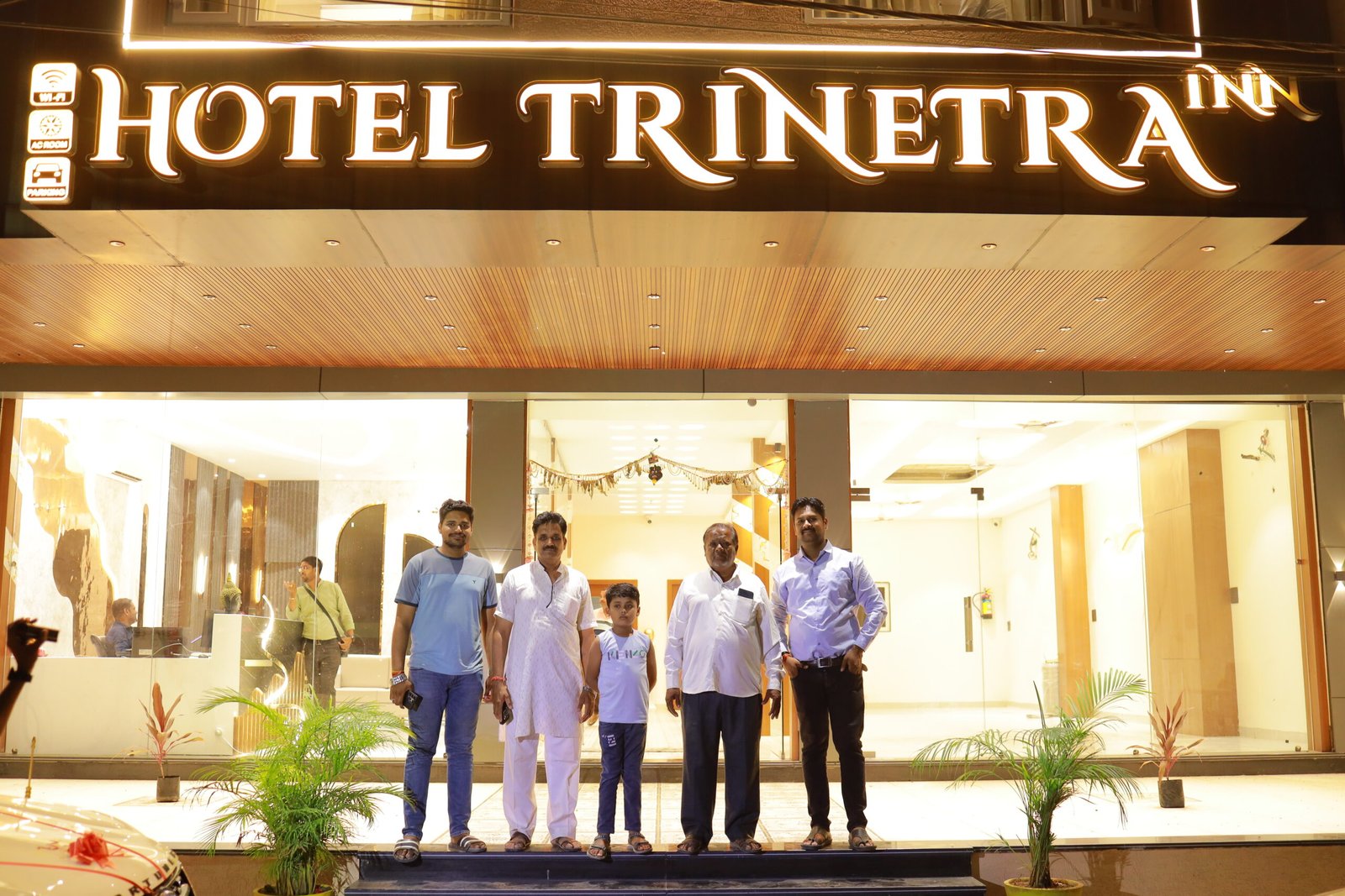 Hotel Trinetra is an affordable, family-friendly hotel in Vasant Vihar, Ujjain—just minutes from Mahakal Temple. Clean rooms, pure veg food & 24/7 service.